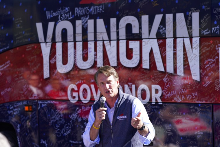 Glenn Youngkin haciendo campaña para convertirse en gobernador de Virginia, el 27 de octubre de 2021.