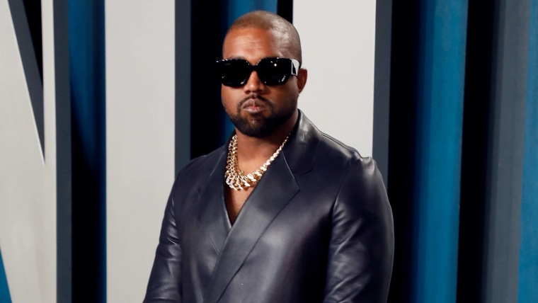 Kanye West en la fiesta del Oscar de Vanity Fair de 2020 en Beverly Hills, California