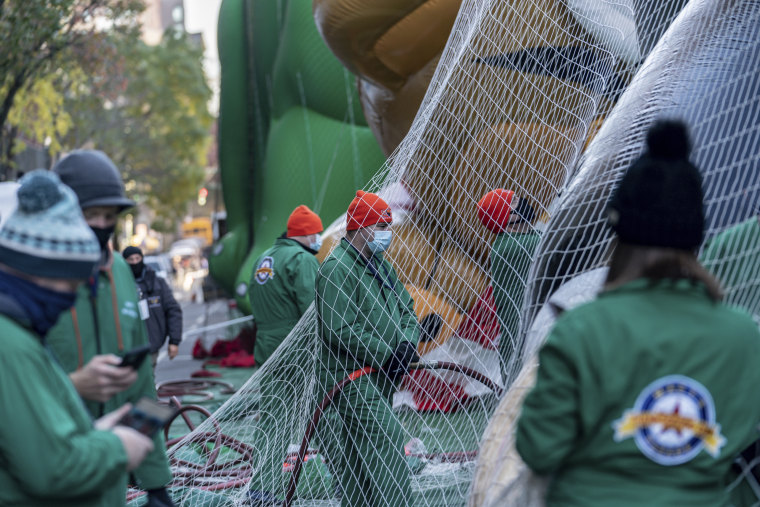 Inflado de globos para el desfile de Macy's en Nueva York, el miércoles 24 de noviembre de 2021.