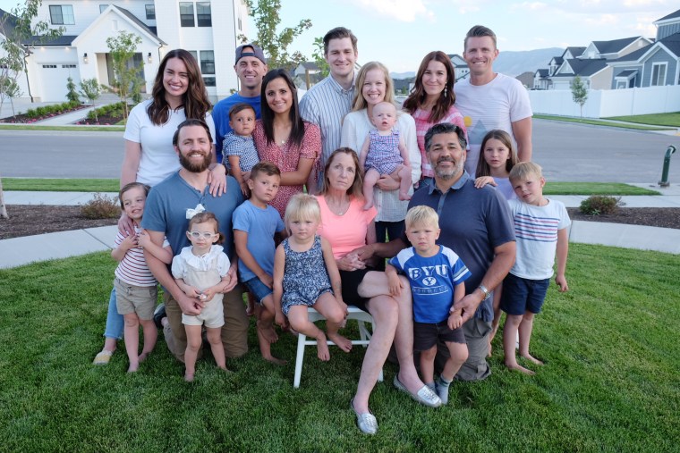 Laneeda (center) and Jim Lucero with their children and grandchildren in July 2020. 
