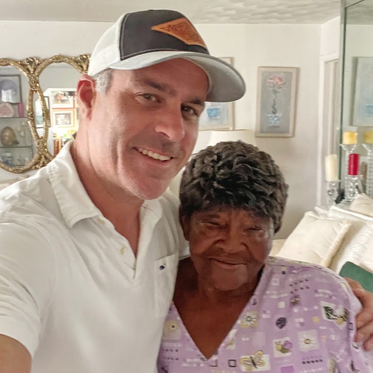 Mike Moffitt and Gladys Hankerson finally met in person after 20 years of friendship sparked by Hankerson dialing the wrong phone number.