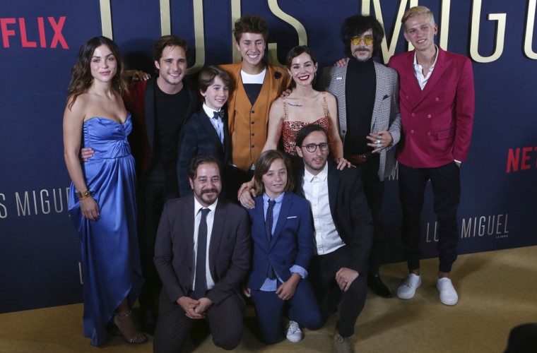 El elenco de 'Luis Miguel: la serie', en un evento celebrado en Ciudad de México, el 17 de abril de 2018.