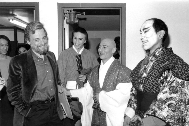 Sondheim, a la izquierda, con el elenco de "Pacific Overtures", el 14 de abril de 1984.