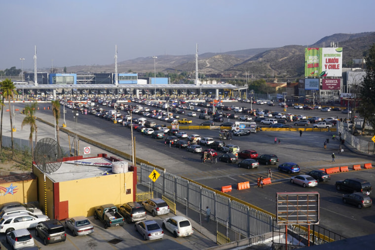 Vehículos en el puerto de entrada de San Ysidro, tras la apertura de las fronteras de Estados Unidos el lunes 8 de noviembre de 2021.
