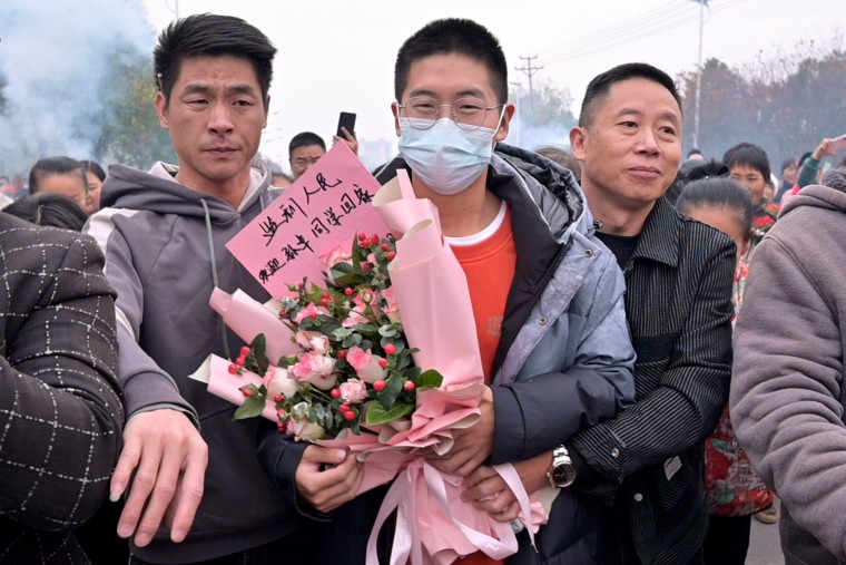 Chinese Parents Reunited With Abducted Son After 14 Years