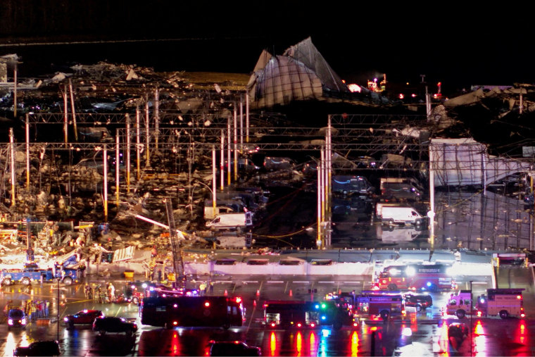 Image: Damage at Amazon warehouse after tornado in Edwardsville, Illinois