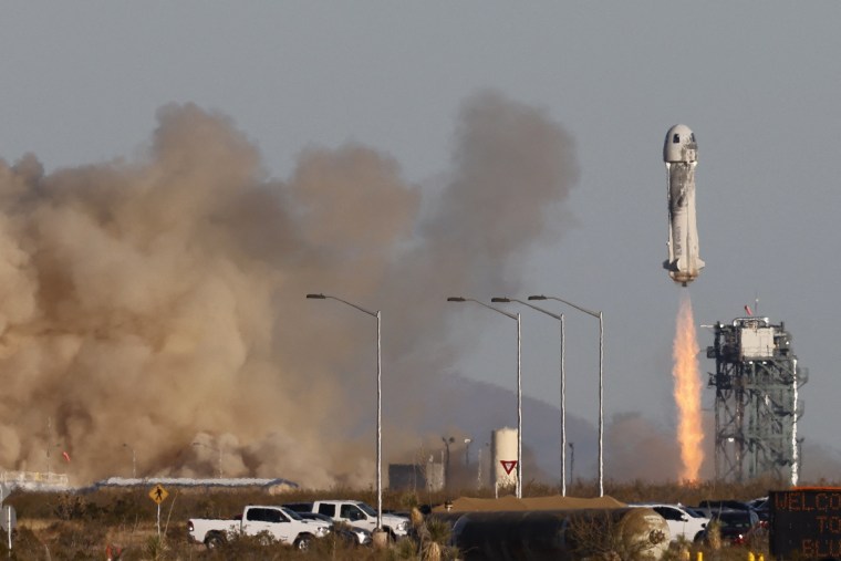 Image: Blue Origin New Shepard rocket lifts off from Launch Site One in West Texas