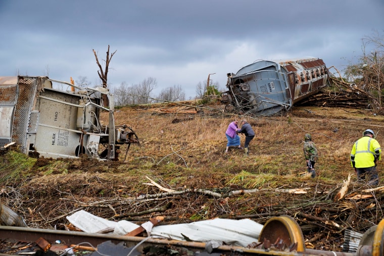 Image: Devastating outbreak of tornadoes rips through several U.S. states