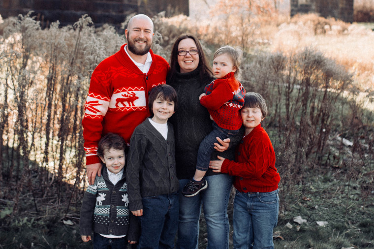 Heidi Strehl with her husband and children in 2020.