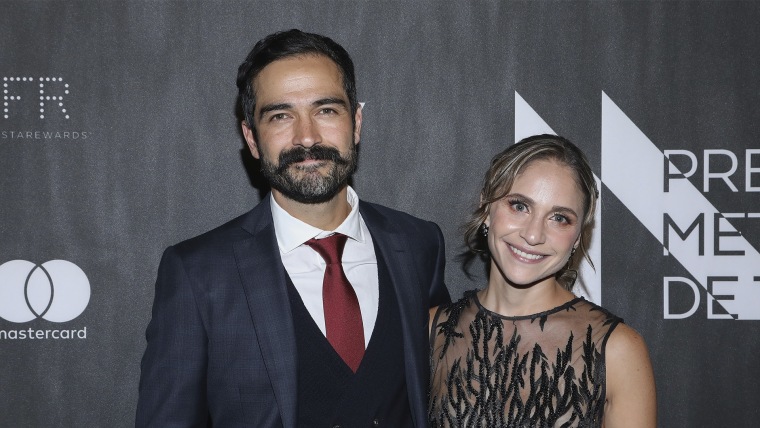 Alfonso 'Poncho' Herrera con su esposa Diana Vázquez en Premios Metropolitanos del Teatro, 2019.