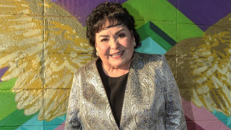 Carmen Salinas en la inuguración de una exhibición en 2020