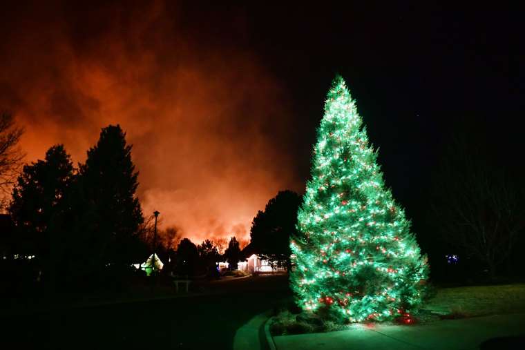 Wildland fire in Boulder county burning hundreds of structures.