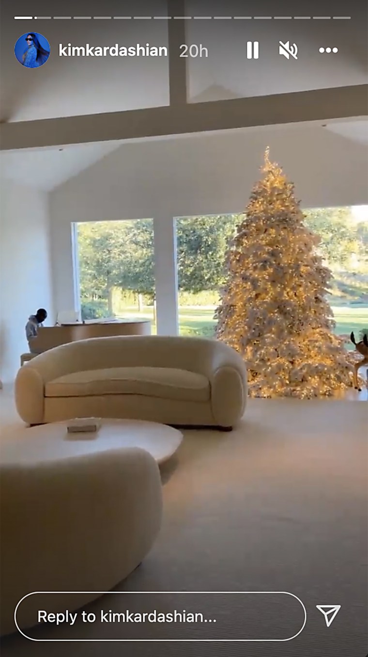 Kim Kardashian hired a pianist to wake up her kids to Christmas music ...