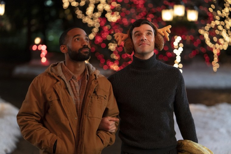 Single All The Way (L-R).   Philemon Chambers as Nick, Michael Urie as Peter,  in Single All The Way. Cr. Philippe Bosse/Netflix © 2021