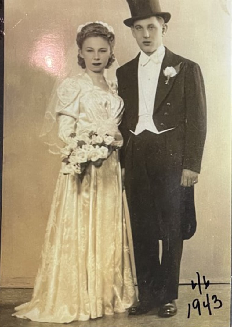 Karlan is pictured at her first wedding in 1943. 