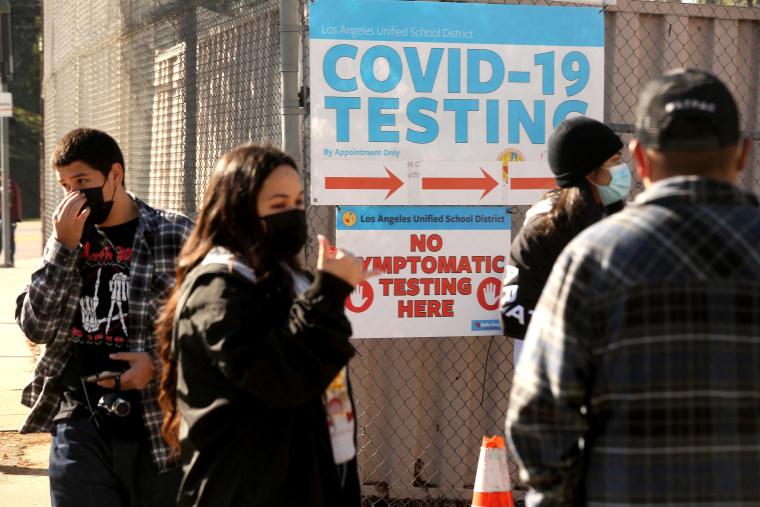 Imagen: Pruebas de COVID-19 para el personal escolar y los estudiantes de LAUSD - durante la pandemia