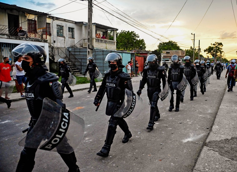 Police anti-émeute à La Havane