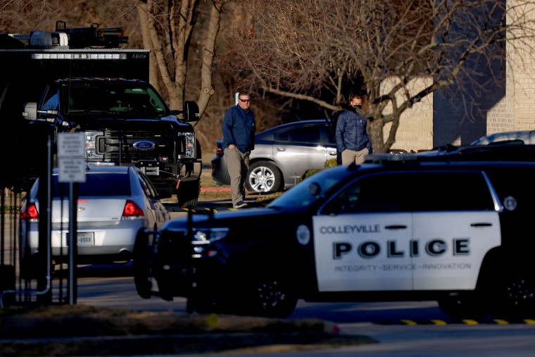 A Police car sits in front of the Congregation Beth Israel Synagogue in Colleyville, Texas, some 25 miles (40 kilometers) west of Dallas, on January 16, 2022. - All four people taken hostage in a more than 10-hour standoff at the Texas synagogue have been freed unharmed, police said late January 15, and their suspected captor is dead.