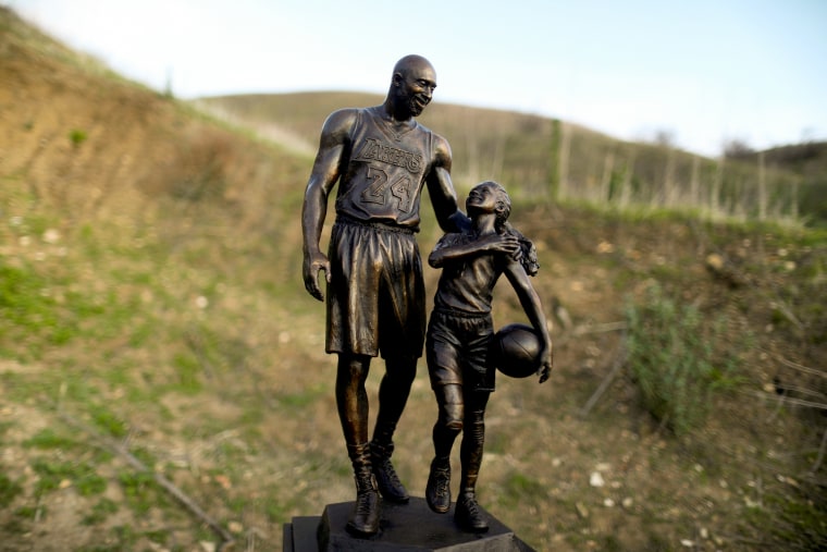 Image: Los Angeles sculptor Dan Medina has honored the anniversary of the deaths of Kobe and Gigi Bryant