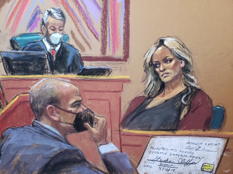 Image: Former attorney Avenatti goes on trial in New York