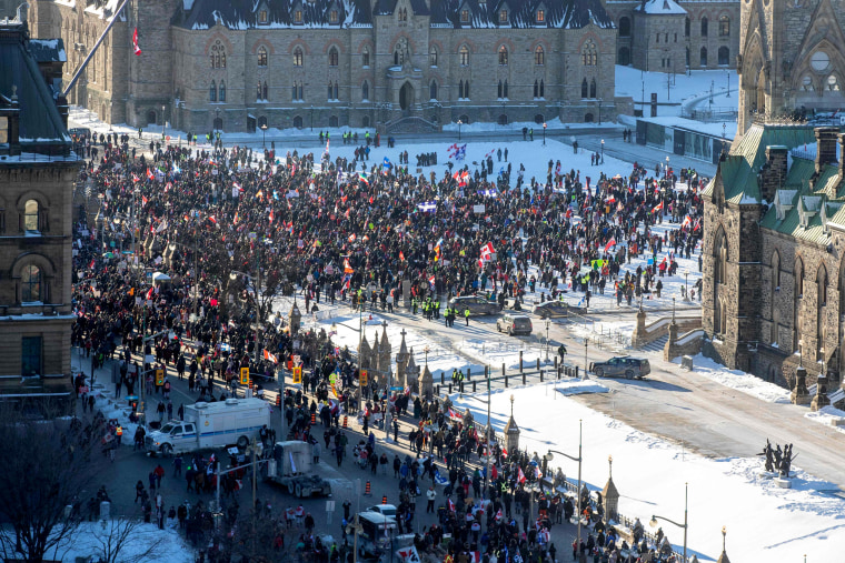 Image: CANADA-HEALTH-VIRUS-VACCINES-PROTEST