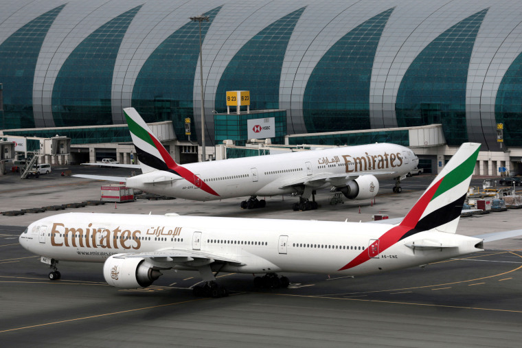 Aviones Boeing 777-300ER de Emirates Airline en el Aeropuerto Internacional de Dubái, Emiratos Árabes Unidos, el 15 de febrero de 2019.