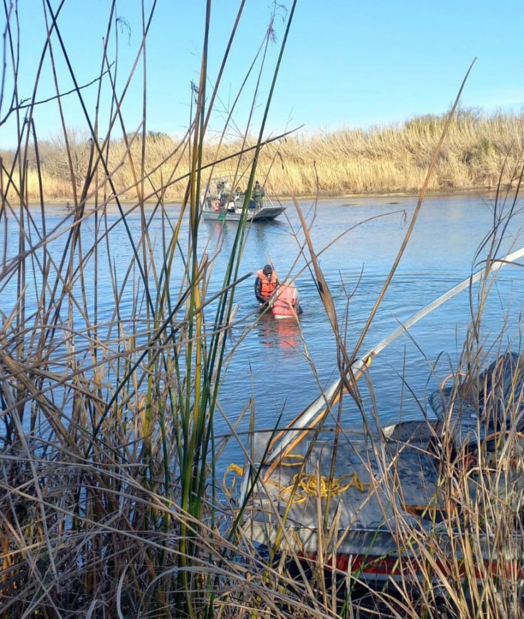 Autoridades mexicanas recuperan el cadáver de una niña ahogada en el Río Bravo