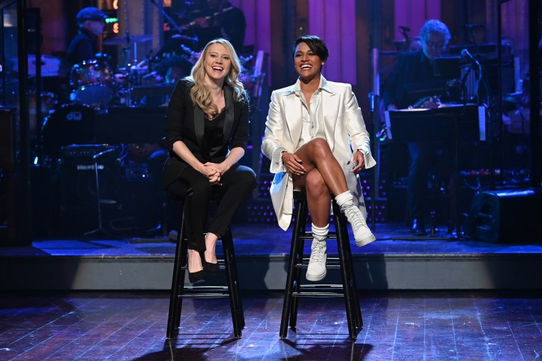 Kate McKinnon and host Ariana DeBose during the Monologue on Saturday, January 15, 2022.