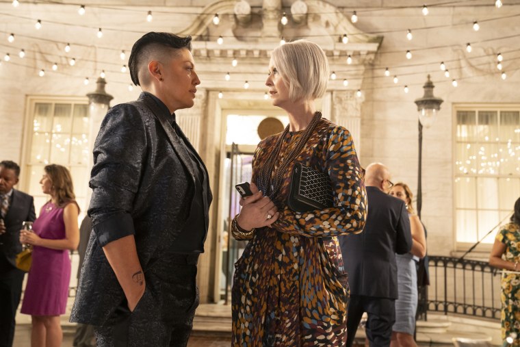 Che Diaz (Sara Ramirez) and Miranda Hobbes (Cynthia Nixon) on "And Just Like That."