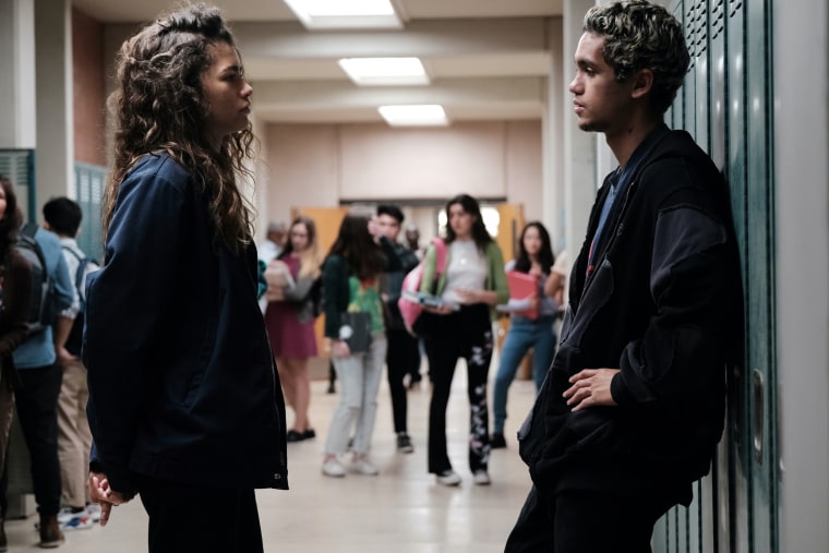 Newcomer Elliot and Rue begin a friendship in the season two premiere.