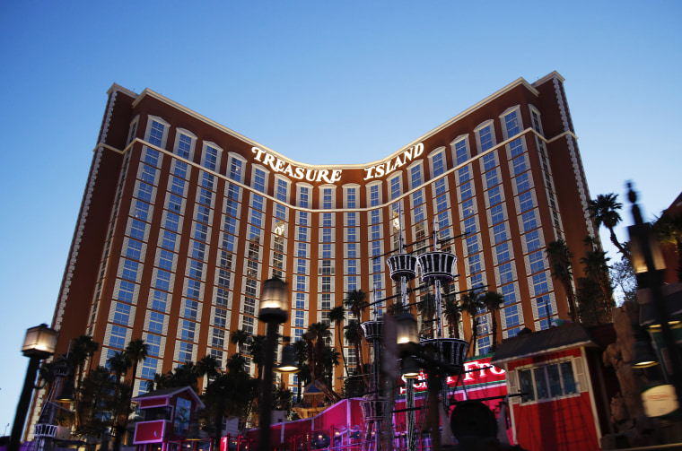 A malfunctioning slot machine at the Treasure Island hotel and casino in Las Vegas prevented a man from learning that he won a jackpot worth more than $200,000.