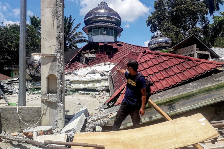 Quake rattles Indonesia's Sumatra island