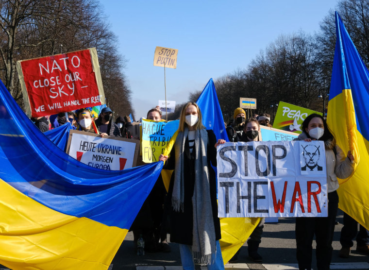 Manifestación en contra de la guerra en Ucrania en Berlín, Alemania