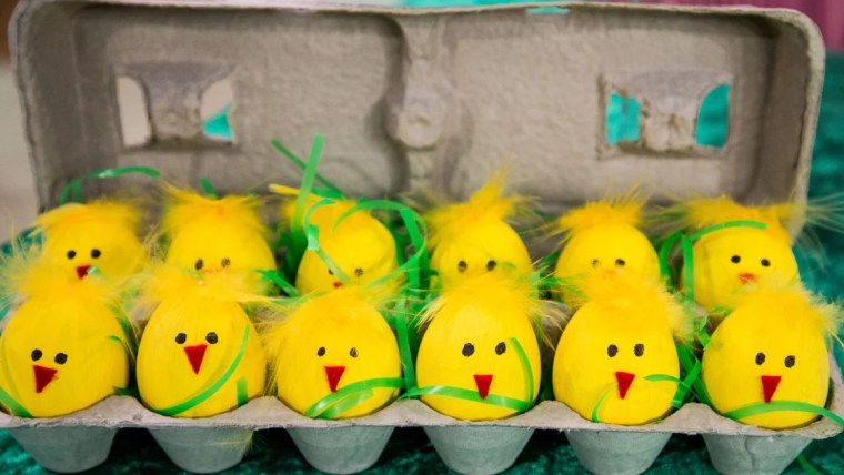 CHICKS AND EGGS EASTER CUP WITH STRAW