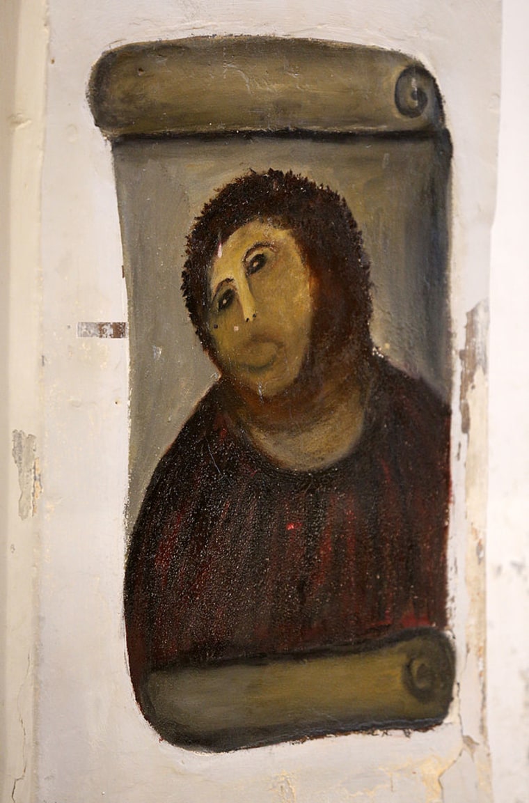 Imagen del "Ecce Homo" pintado en el siglo XIX y polémicamente "restaurado" por una anciana sin entrenamiento profesional en España. . 