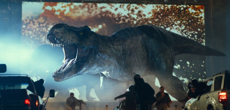 Fans of the original "Jurassic Park" will recognize some familiar faces in the new movie's trailer.