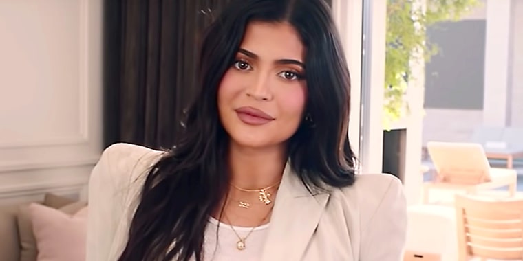 Some fans thought Kylie Jenner's necklace was a hint at her due date, but mom Kris Jenner says there's a deeper meaning. 