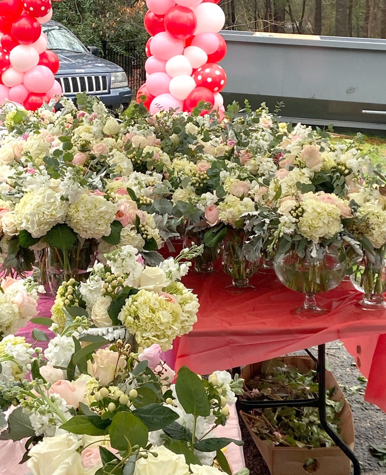 The non-profit organization "Valentine’s Day Widow Outreach Project" in North Carolina honors women who have lost their spouses. 