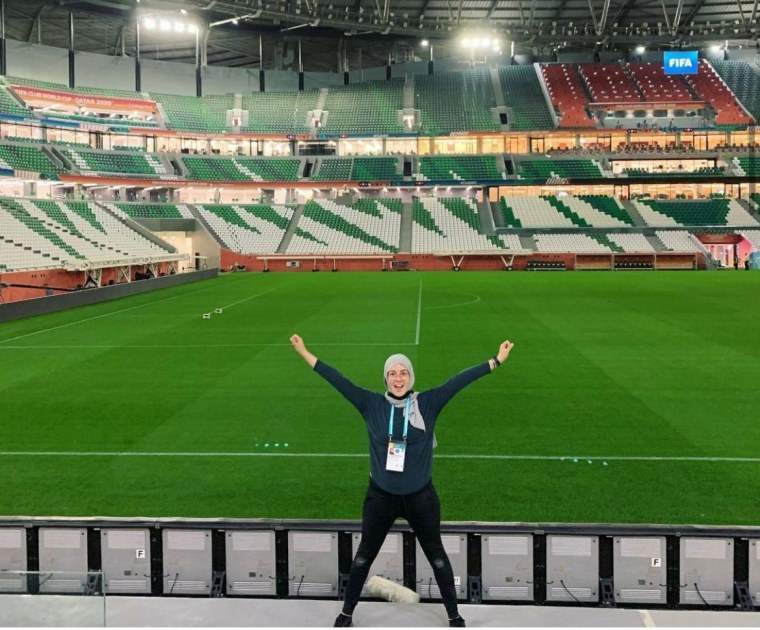 Paola Schietekat en uno de los estadios que albergarán juegos de la Copa Mundial de la FIFA 2022, en Catar.