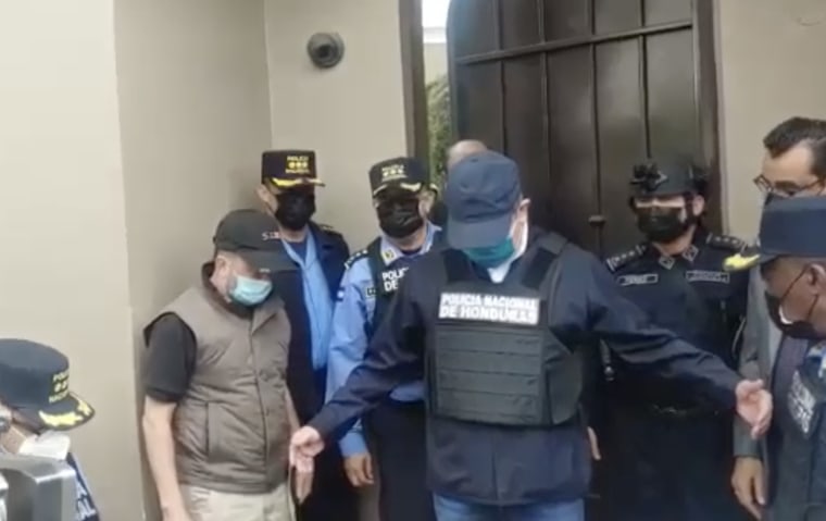 El expresidente hondureño era vigilado por más de 600 efectivos de la policía desde el lunes