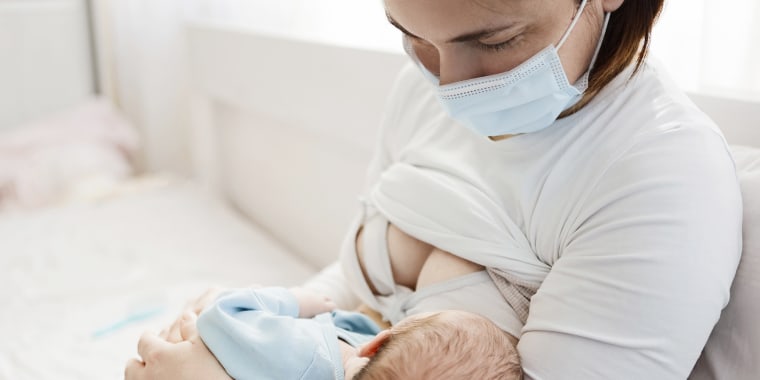 With a few simple tips, it is possible to keep breastfeeding while you have COVID-19.