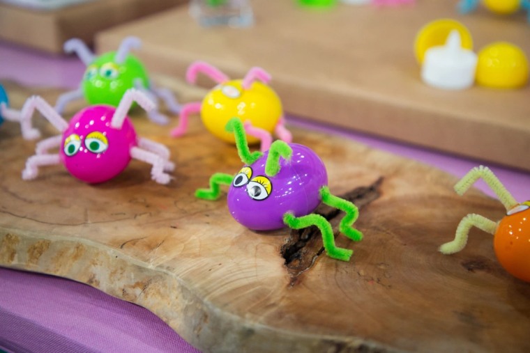 Con limpia pipas.  Easter crafts, Crafts, Crafts for kids