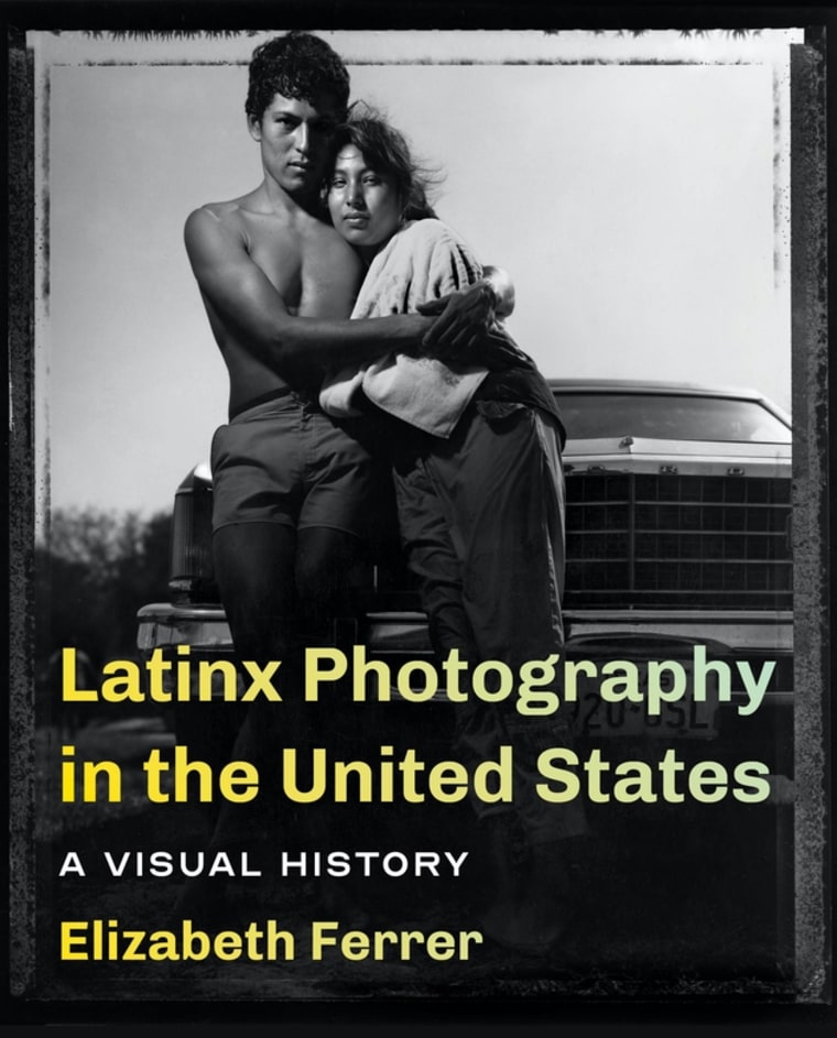 La portada del libro sobre fotografía de latinos estadounidenses, por Elizabeth Ferrer.