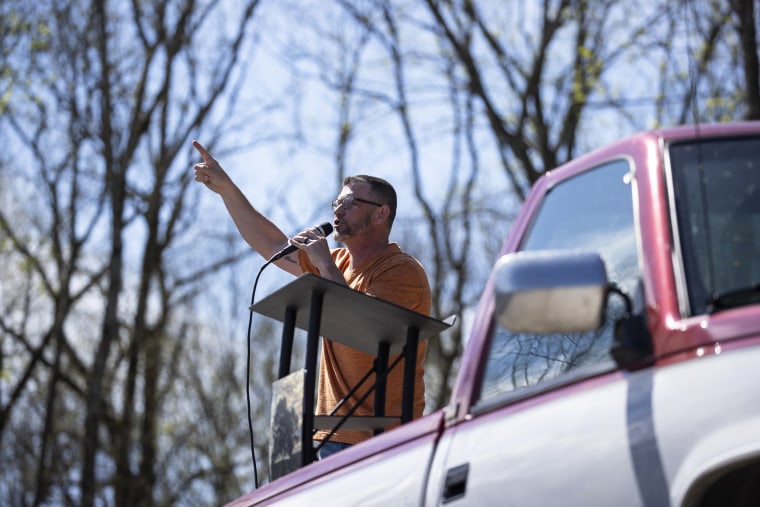 Pastor In Tennessee Offers Drive In Mass