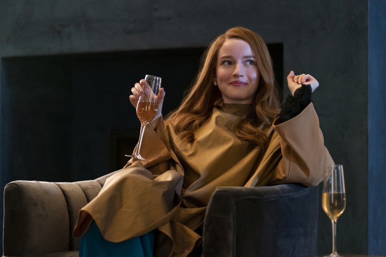 Garner channels Anna Delvey in another scene from "Inventing Anna."