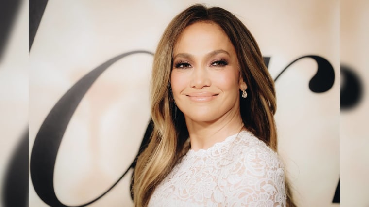 Jennifer Lopez en la alfombra roja de la proyección de 'Marry Me' en Los Ángeles, California.