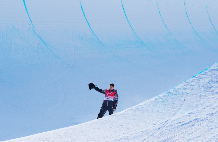 Olympics - Beijing 2022 Winter Olympics - Snowboard - Half Pipe - shaun white holds his helmet in the air