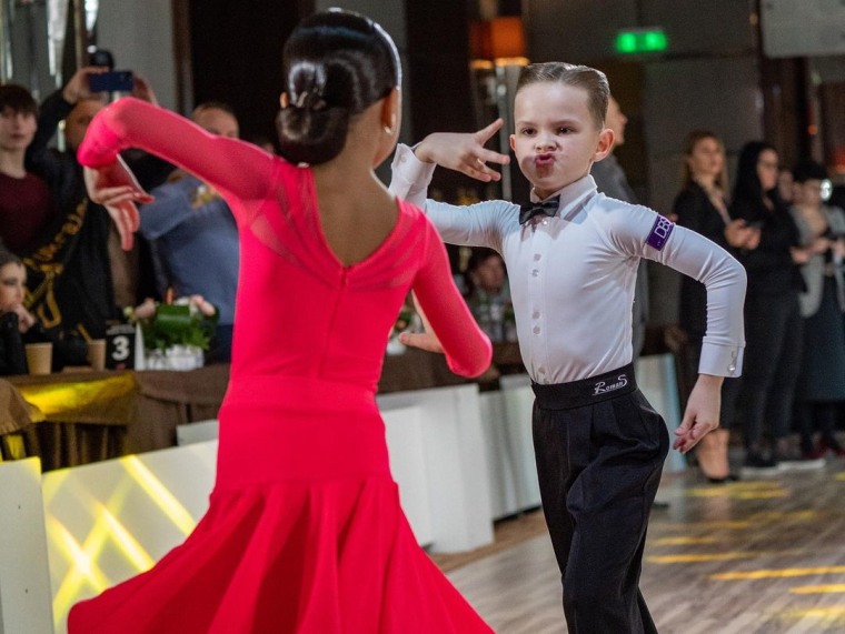 While their parents may worry about impending war, the children were happy to dance.