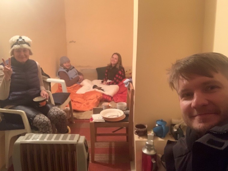 After a few days, the author and his family began to live in the basement of the house in Bucha where it was 41 to 44.6 Fahrenheit. 