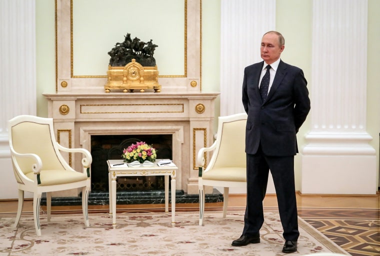 Image: Russian President Vladimir Putin meets with Belarusian President Alexander Lukashenko in Moscow